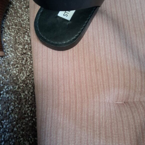 Steve Madden flat sandals in black leather - Picture 7 of 10